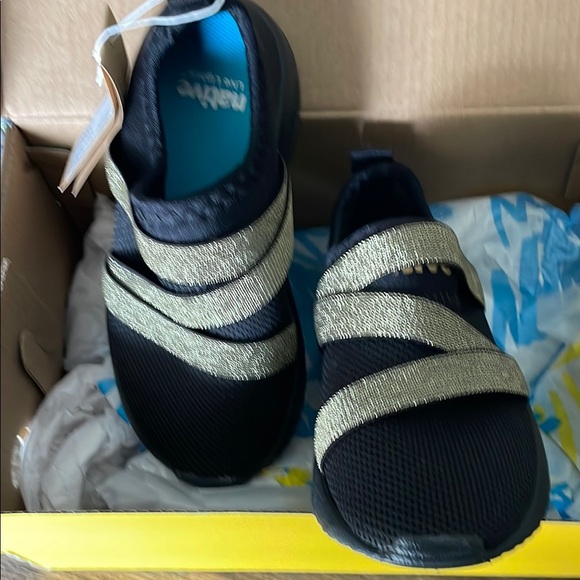 Native Shoes - Picture 2 of 4